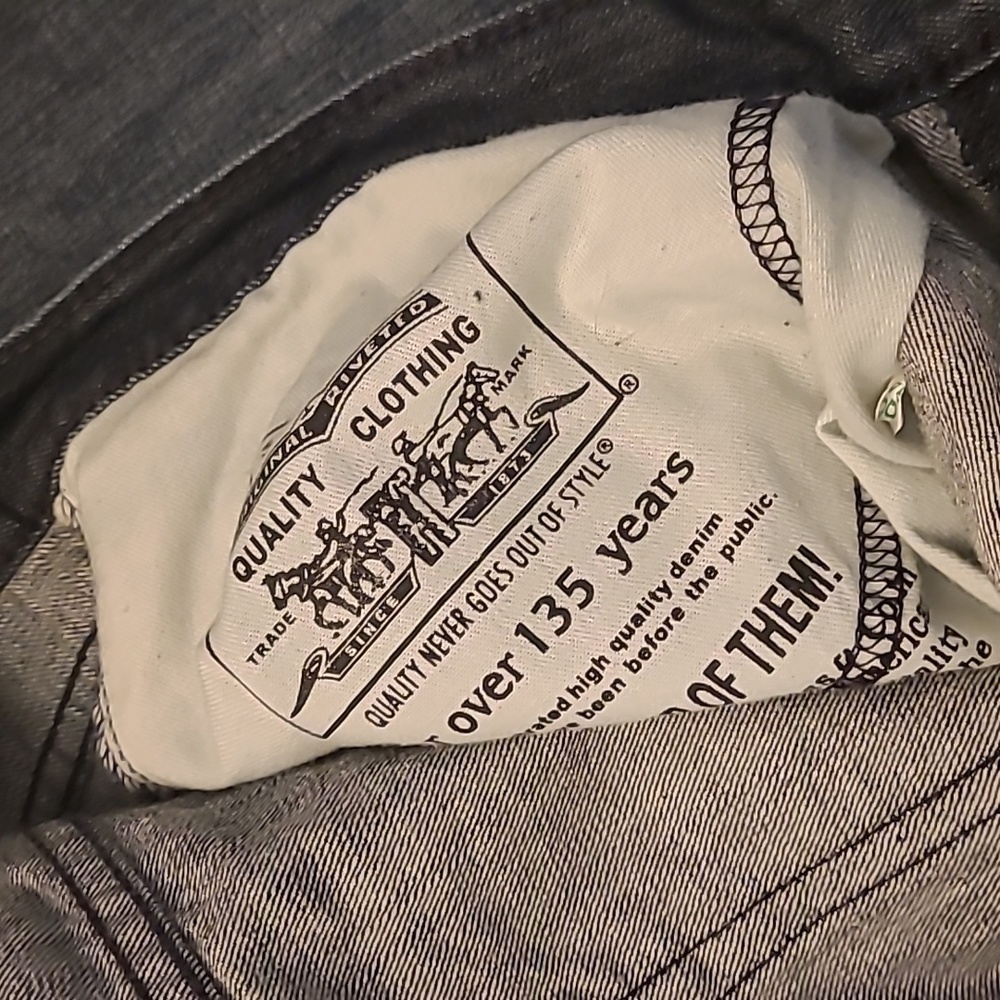 LIKE NEW Levi's 559 Relaxed Straight Medium Wash Mens Jeans - Picture 9 of 14